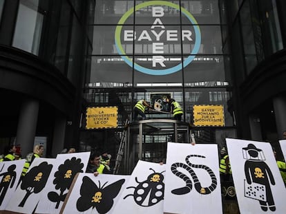 Protesta en marzo ante las oficinas de Bayer en París. 