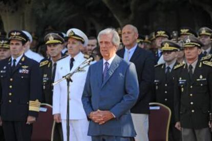 Tabaré Vázquez  habla durante la ceremonia de asunción del nuevo jefe del Ejército, José Ariel González, el 18 de marzo pasado.