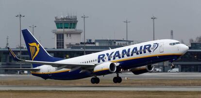 Un 737 de Ryanair en el aeropuerto de Riga (Letonia).