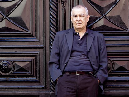 "El <i>tempo,</i> esa manera de escribir, de contar historias o no contarlas y hacer que se piense a partir de la historia es donde me encuentro no diré más cómodo, pero donde sí creo que estoy haciendo algo que me satisface", afirma Gonzalo Hidalgo Bayal.