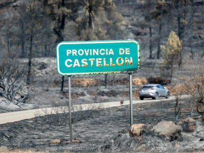 Un paraje arrasado por el incendio en Puebla de Arenoso, Castellón, este jueves.