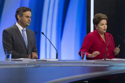 La presidenta y aspirante a la reelecci&oacute;n Dilma Rousseff y el candidato conservador, A&eacute;cio Neves, en un debate celebrado este domingo.