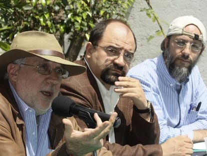 Javier Sicilia, Emilio &Aacute;lvarez Icaza y Arturo Malvido presentan su tercera Caravana de la Paz.