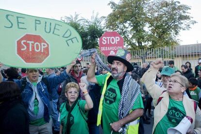 Manifestantes de la PAH, en apoyo de las familias afectadas.