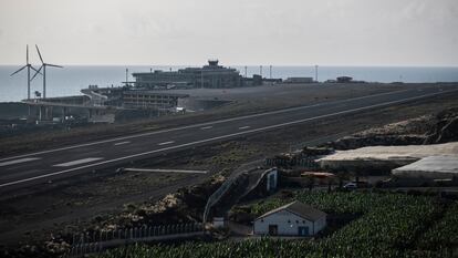 El aeropuerto de La Palma, cerrado debido a la ceniza del volcán de Cumbre Vieja, el 3 de noviembre de 2021.
