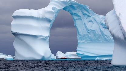 Un espectacular iceberg en la Antártida.