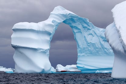 Un espectacular iceberg en la Antártida.