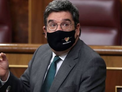 El ministro de Inclusión y Seguridad Social, José Luis Escrivá durante un pleno del Congreso.