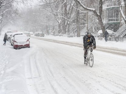 Ciclista en Montreal, Canadá.