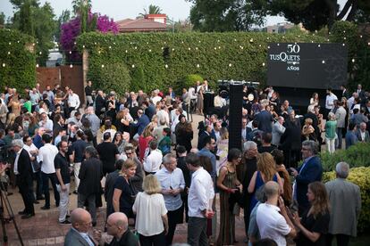 Asistentes a la fiesta de celebración del 50 aniversario de Tusquets Editores en Barcelona.