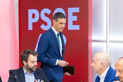 Pedro Sánchez, a su llegada a la reunión de la Ejecutiva Federal del partido celebrada este lunes en Ferraz. 