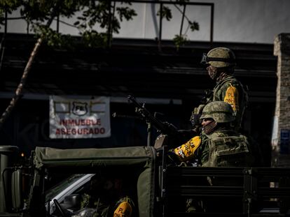 El Ejército resguarda el local donde fue asesinado Aristóteles Sandoval en Puerto Vallarta.