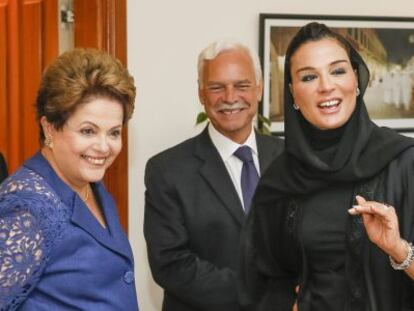 Dilma com a xeica Moza bint Nasser, no Catar.