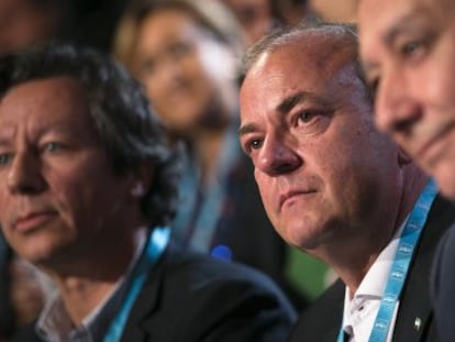 José Antonio Monago, acompanyat de Carlos Floriano i Javier Arenas, en la jornada que se celebra a Càceres.