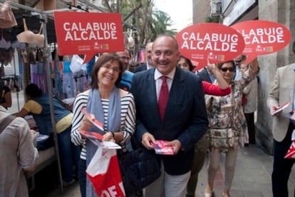 Joan Calabuig, en el mercadillo ambulante de los lunes en Russafa.