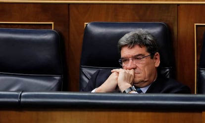 El ministro de Seguridad Social, Inclusión y Migraciones, José Luis Escrivá, durante el pleno celebrado este jueves en el Congreso.