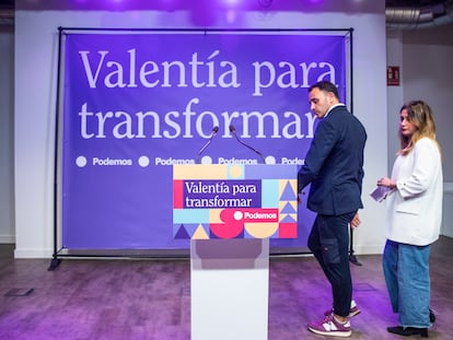 Alejandra Jacinto y Roberto Sotomayor, en la sede de Podemos en Madrid.