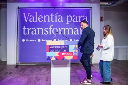 Alejandra Jacinto y Roberto Sotomayor, en la sede de Podemos en Madrid.