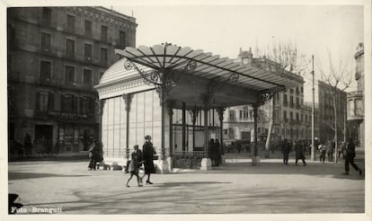 Entrada al antiguo ascensor de la estación de Urquinaona, cuya escalinata metálica se prodrá visitar durante las puertas abiertas del Centenario de TMB. / Archivo TMB