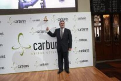 Carlos Guillén, presidente de Carbures, durante el toque de campana.