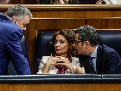 Santos Cerdán, María Jesús Montero y Félix Bolaños, este martes al inicio del pleno extraordinario del Congreso sobre la ley de amnistía.
