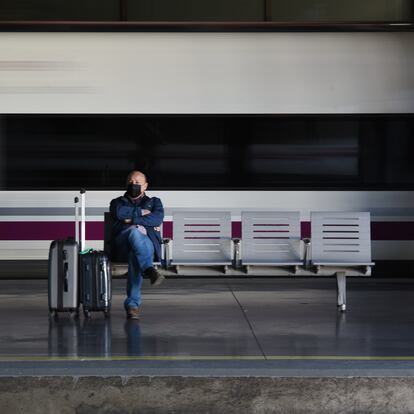 23-02-2022. Córdoba, reportaje en la estación del AVE de Córdoba, que se encuentra en la primera de Andalucía en el transito de trenes. Fotos Chencho Martínez