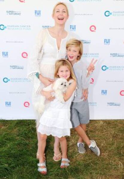 Kelly Rutherford y sus hijos Hermes y Helena.