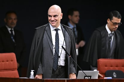 El magistrado brasileño Alexandre de Moraes sonríe el pasado martes durante una vista en el Tribunal Supremo, en Brasilia.