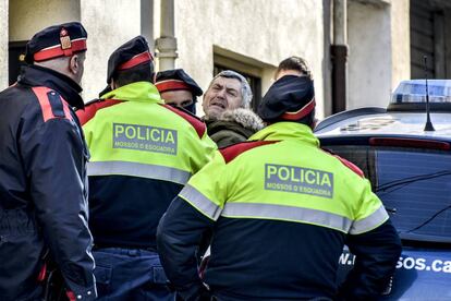 Jordi Magent&iacute;, el pasado martes durante el registro de la casa de su t&iacute;o en Angl&egrave;s.