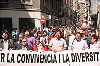 Cabecera de la manifestación contra el fascismo que recorrió ayer las calles de L'Hospitalet.