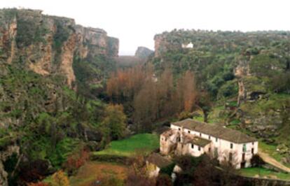 La Fábrica de Harinas San Francisco, situada en el fondo de los Tajos de Alhama.