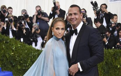 Jennfier Lopez y Álex Rodríguez, en la última gala del Met en la que fue su primera aparición oficial como pareja.