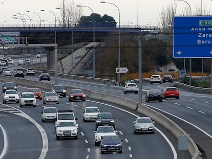 El tráfico en la Nacional II, sentido entrada a Madrid este domingo, tras el Puente de la Constitución y la Inmaculada.