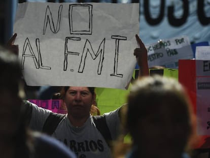 Protesto contra o FMI nesta terça-feira em Buenos Aires