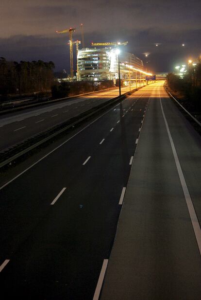 Una de las principales autopistas de Alemania, la A3,  a su paso por Frankfurt Main. La A3 ha sido cortada al tráfico por los fuertes vientos que arrastra la borrasca Xynthia.