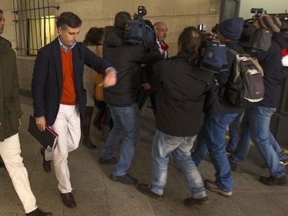 Javier y Pablo Ruiz-Mateos tras declarar ante la juez Mercedes Alaya.