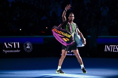 Nadal se despide de los aficionados de Turín tras perder contra Fritz.