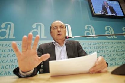 José Joaquín Ripoll, en la rueda de prensa que ofreció ayer tras comparecer  ante el juez .