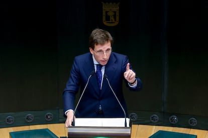 El alcalde de Madrid, José Luis Martínez-Almeida, el 22 de diciembre en el pleno del Ayuntamiento.