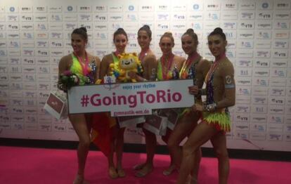 El equipo espa&ntilde;ol, tras lograr el bronce. 