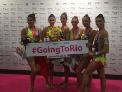 El equipo espa&ntilde;ol, tras lograr el bronce. 