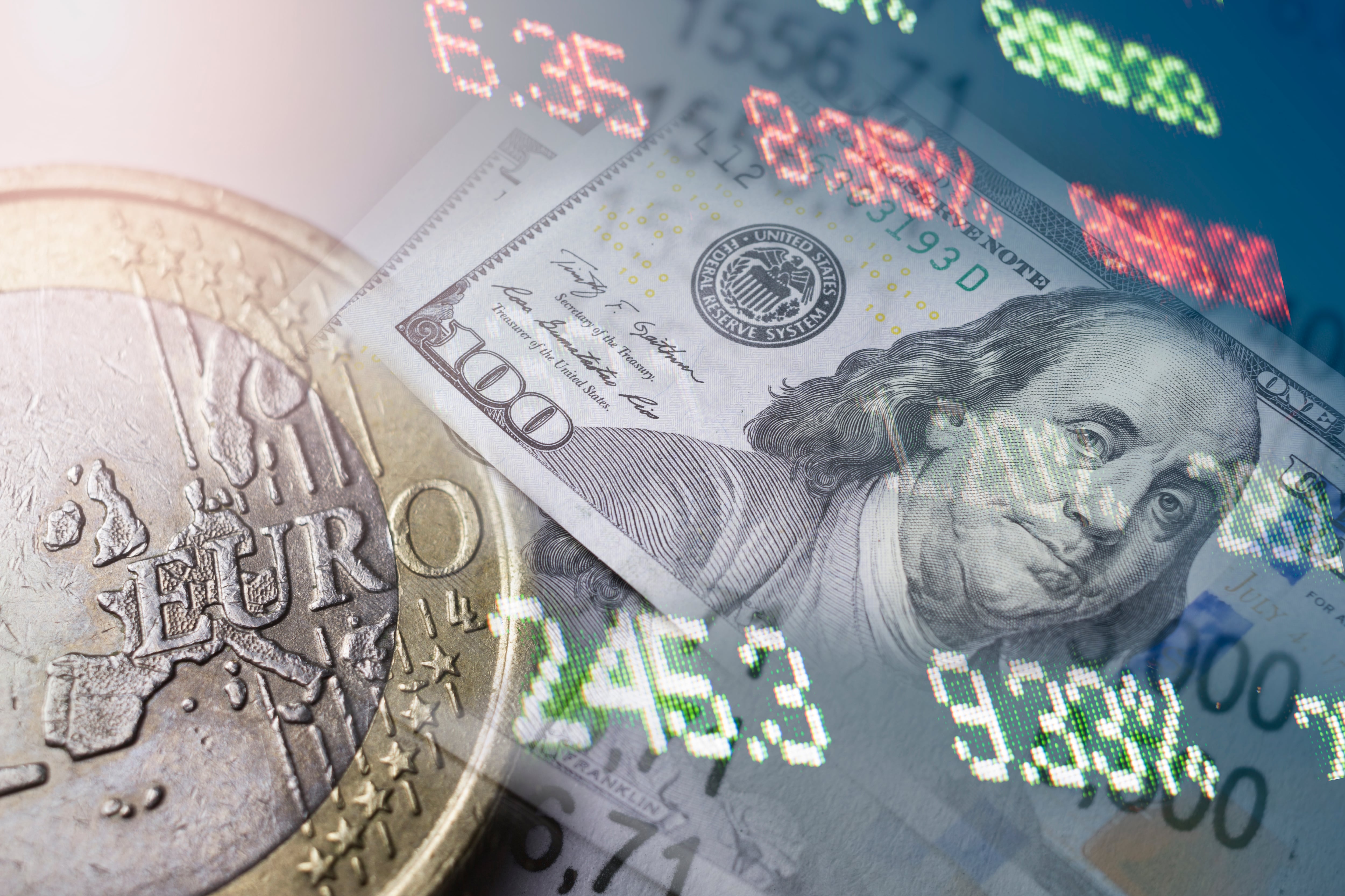 ¿Puede el euro ser la divisa alternativa al dólar que defiende Lagarde? 