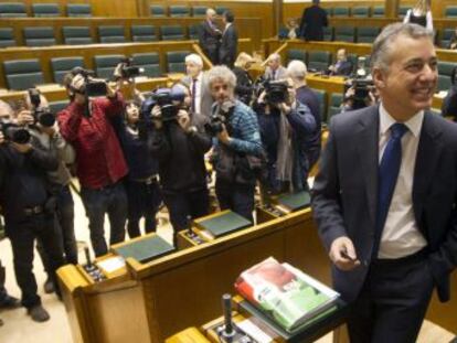 El candidato a 'lehendakari' por el PNV, Íñigo Urkullu, poco antes del comienzo del debate de investidura.