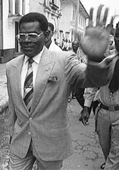 Obiang, durante la campaña de las elecciones de 1995.