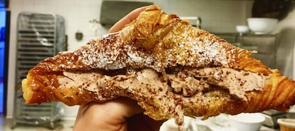 Mascarpone, cacao, azúcar glas, un croissant y mucho amor