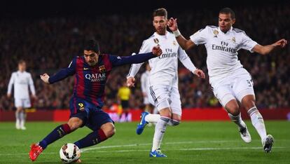 Luis Suárez supera a Ramos y Pepe en el disparo que supuso el 2-1