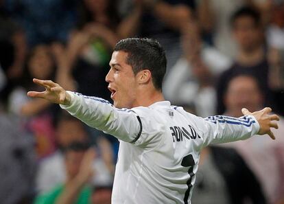 Cristiano ha marcado el segundo gol del partido tras otra bonita jugada de Özil.