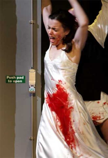 Olivia Williams, en una escena de <i>The changeling,</i> montaje de Declan Donnellan.