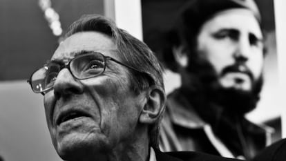 Enrique Meneses, retratado durante la inauguración de una exposición sobre Cuba en diciembre de 2008.