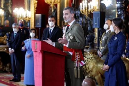 Felipe VI pronuncia un discurso durante la tradicional ceremonia de la Pascua Militar.